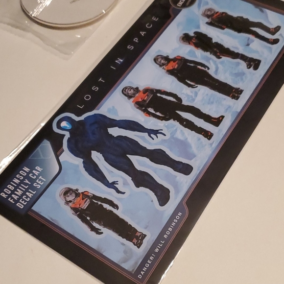 5 Piece Space fan bundle, Star Trek, Lost in Space - Picture 4 of 6